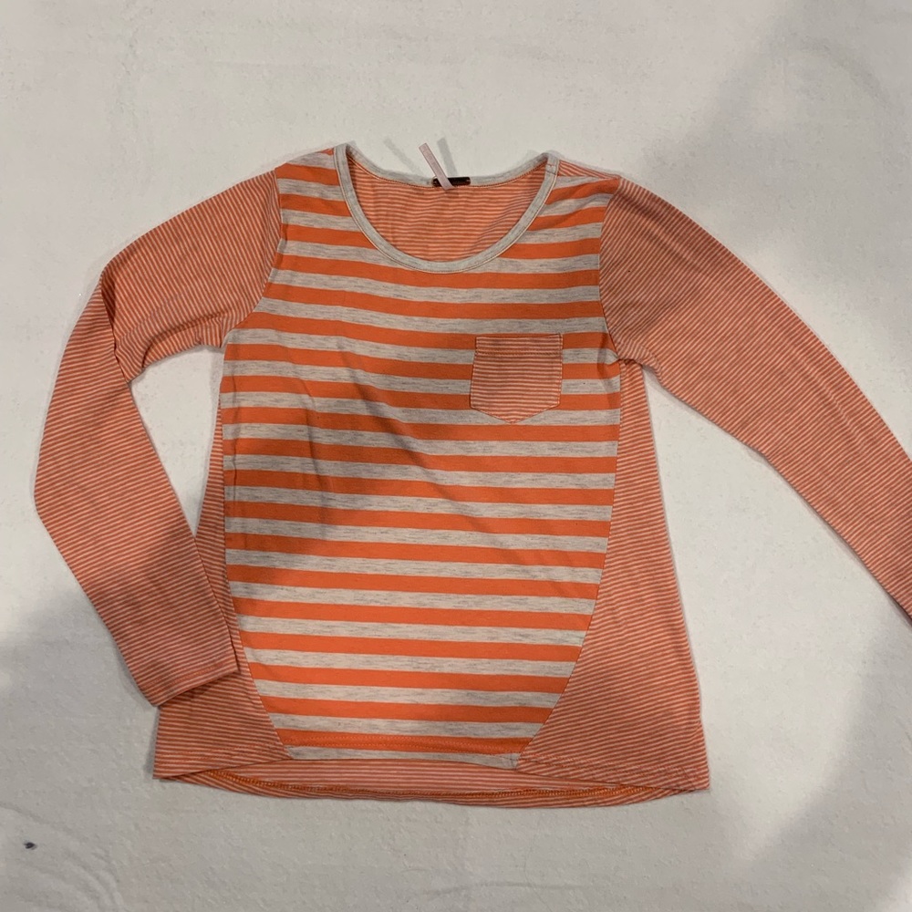Poof Girl long sleeve tee Size Small🧡